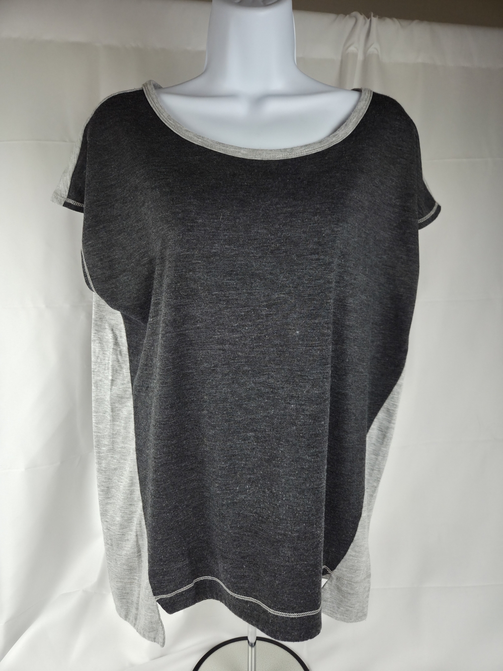 Yoga Licious...Colorblock Scoop Neck Muscle Tee - Black & Light Gray